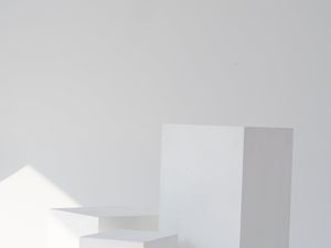 3 white cubes